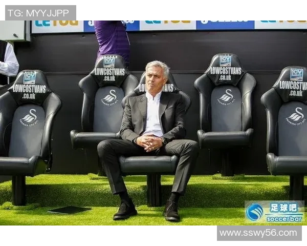 足球明星吸雪茄视频曝光引发热议球场外的奢华生活与健康隐忧 足球明星吸雪茄视频曝光引发热议球场外的奢华生活与健康隐忧