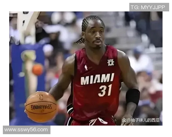 足球明星戴维斯的职业生涯与成就全景回顾与分析 足球明星戴维斯的职业生涯与成就全景回顾与分析